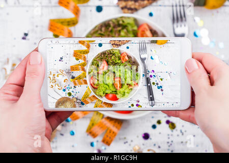 Mobile Schuß gesunder Salat Stockfoto