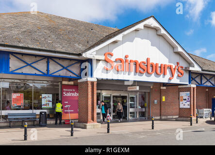 Sainsburys store Exterieur Sainsburys Supermarkt mit orange sainsburys Zeichen außerhalb logo Great Yarmouth in Norfolk England UK GB Europa Stockfoto