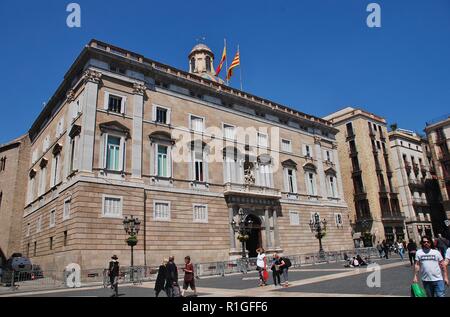 Der Palau de la Generalitat de Catalunya am Placa Sant Jaume in Barcelona, Spanien am 17. April 2018. Das Gebäude ist die Heimat der katalanischen Regierung. Stockfoto