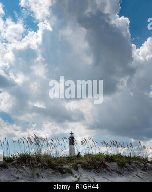 Tybee Island Light station Leuchtturm von Dünen hinter dem Strand - Savannah Georgia USA Stockfoto