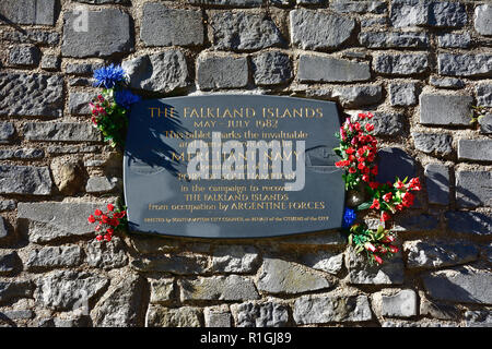 Falkland Krieg Handelsmarine Gedenktafel in der Ruinen von Holyrood Kirche. Southampton, Hampshire, England, Vereinigtes Königreich, UK, Europa Stockfoto