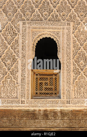 18-04-11. Marrakesch, Marokko. Architektonische Details der Ben Youssef Madrasa wurde eine islamische Hochschule in Marrakesch, Marokko Stockfoto