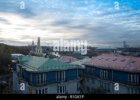 Panorama von Moskau. Blick auf die Moskauer Staatliche Lomonossov-Universität und Luzhniki Stadion. Stockfoto