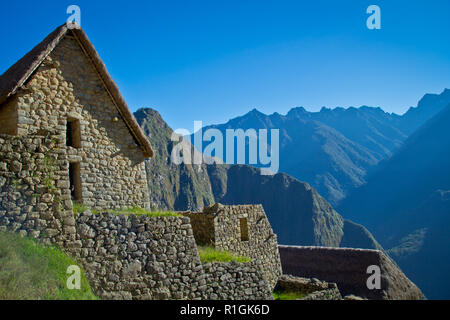 Machu Picchu, Inka Zitadelle hoch in den Anden, Peru, über dem Fluss Urubamba Tal. Im 15. Jahrhundert erbaut und später abgebrochener Stockfoto