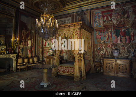 Schlafgemach der Königin Anna von Österreich in den Wald von Fontainebleau (Château de Fontainebleau) in der Nähe von Paris, Frankreich. Das Zimmer war vom französischen Künstler Charles errard dem Jüngeren und Gilbert de Sève um 1660 eingerichtet. Stockfoto