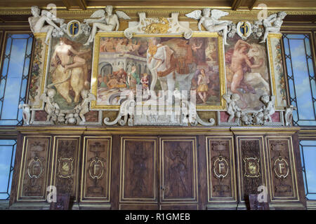 Royal Elefant. Fresko von Italienischen manieristischen Malers Rosso Fiorentino (1535-1537) in der Galerie von Franz I. im Schloss von Fontainebleau (Château de Fontainebleau) in der Nähe von Paris, Frankreich. Stockfoto