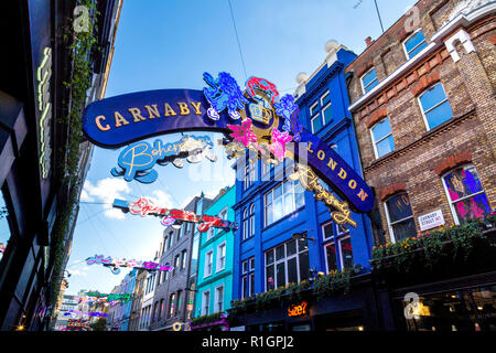 November 2018 - Carnaby Street Bohemian Rhapsody Lichter, in Zusammenarbeit mit Twentieth Century Fox Film release, London, UK Stockfoto