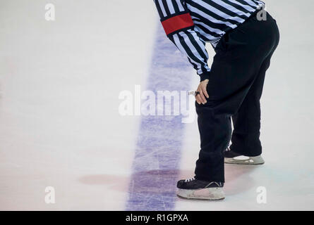 Eishockey eine Pfeife in der Hand Stockfoto