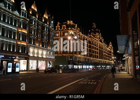 Kaufhaus Harrods entfernt. Knightsbridge London. Stockfoto