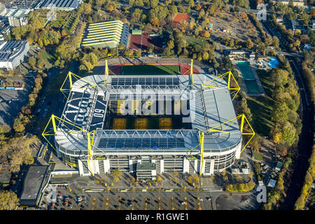 Luftaufnahme, Westfalenstadion, SignalIdunaPark, BVB Stadion, Stadion Heizung, Boden Heizung, Solar Panels, Schönau, Dortmund, Ruhrgebiet, Nordrhein-Westfalen Stockfoto