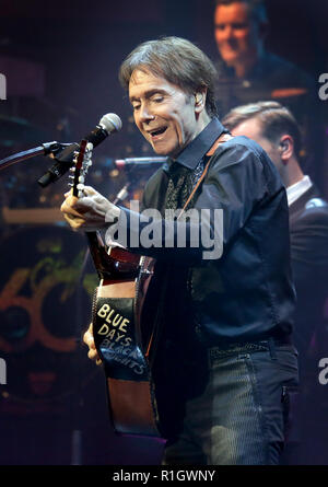 Sir Cliff Richard führt an der Manchester Bridgewater Hall bietet: Cliff Richard Wo: Manchester, Großbritannien Wann: 12 Okt 2018 Credit: Sakura/WENN.com Stockfoto