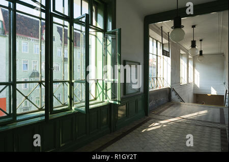 Wien, U-Bahn-Linie U6, Gürtellinie, früher Stadtbahn - Wien, U-Bahn Linie U6, dem ehemaligen historischen Stadtbahn Stockfoto