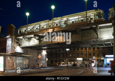Wien, U-Bahn-Linie U6, Gürtellinie, früher Stadtbahn - Wien, U-Bahn Linie U6, dem ehemaligen historischen Stadtbahn Stockfoto