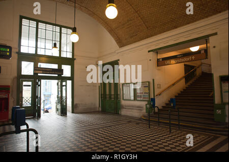 Wien, U-Bahn-Linie U6, Gürtellinie, früher Stadtbahn, Haltestelle Währinger Straße - Wien, U-Bahn Linie U6, dem ehemaligen historischen Stadtbahn Stockfoto