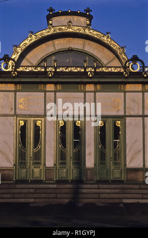 Wien, Karlsplatz Jugendstil-Stadtbahnstation von Otto Wagner und Josef Olbrich - Wien, Jugendstil U-Bahn Station von Otto Wagner und Josef Olbrich Stockfoto