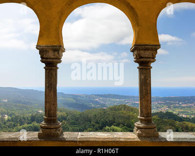 Schöne Aussicht von der Bogen der Pena National Palace. Sintra. Portugal. Stockfoto