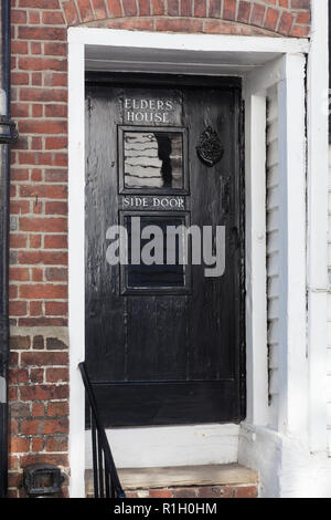 Interessante Beschreibung auf eine Haustür in Rye, East Sussex. Stockfoto