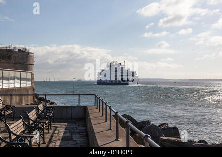 Der wight Link Fähre t Clare' Segeln von Portsmouth über den Solent in Richtung der Insel Wight. Stockfoto