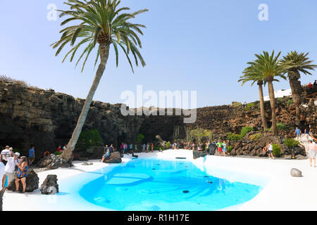 Die blauen Pool an den Jameos del Agua auf Lanzarote Kanarische Inseln Stockfoto