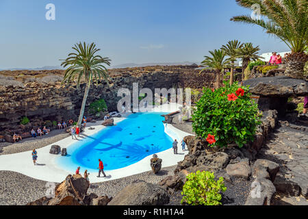 Die blauen Pool an den Jameos del Agua auf Lanzarote Kanarische Inseln Stockfoto