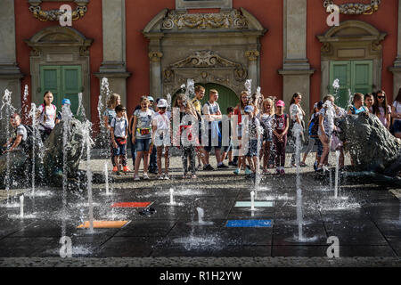 Danzig, Polen - Juli 7, 2018. Brunnen der vier Quartale, schöne Straße Kunst vor der St. Mary's Kirche in der Altstadt von Danzig, Polen. Stockfoto