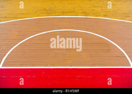 Alte Holz-, Volleyball, Basketball, Badminton mit Lichteffekt Holzboden der Sporthalle mit Markierung Linien Linie auf Holzboden Indoor, Stockfoto