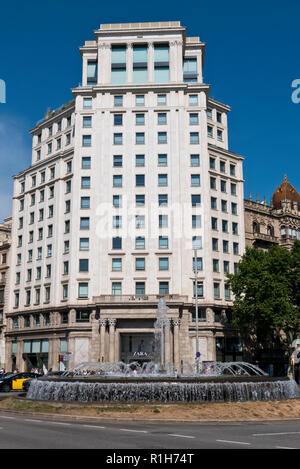 ZARA Mehrstöckiges modernes Gebäude in Barcelona, Spanien Stockfoto