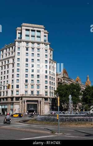 ZARA Mehrstöckiges modernes Gebäude in Barcelona, Spanien Stockfoto