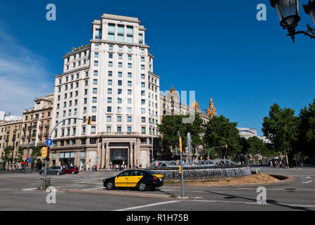 ZARA Mehrstöckiges modernes Gebäude in Barcelona, Spanien Stockfoto