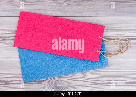 Flach bunte Säcke aus Papier. Stockfoto