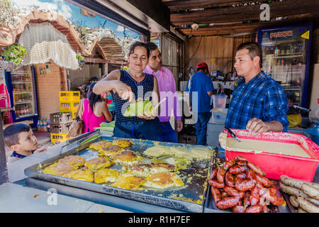 Los Santos, Kolumbien - 12. Februar 2017: Mercado Campesino de Acuarela in Los Santos Santander in Kolumbien Südamerika Stockfoto