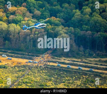 Polizei Hubschrauber an der großen Demonstration gegen die Räumung des Hambacher Forst, Braunkohle, Hambach Hambacher Forst Stockfoto