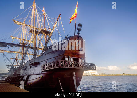 Tall Ship El Galeon Andalusien liegt außerhalb GulfQuest Maritime Museum, November 27, 2015 in Mobile, Alabama angedockt. Stockfoto