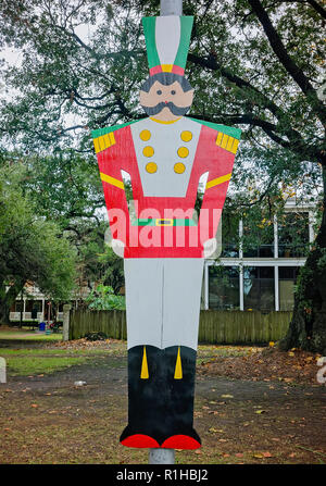 Ein Spielzeug Soldat ist Teil der Weihnachtsschmuck an britischen Park, 31.12.18, 2017 in Mobile, Alabama. Stockfoto