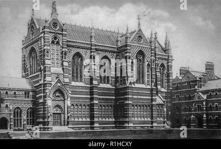 Keble Collage Oxford 1932. Keble College ist eine der konstituierenden Colleges der Universität von Oxford in England. Die wichtigsten Gebäude sind auf Parks Road, direkt gegenüber der Universität Museum und der Universität Parks. Die Hochschule ist im Norden durch Keble Road begrenzt, im Süden durch die Museum Road, und im Westen an Blackhall Road. Sie ist die größte Hochschule im Zimmer in Oxford. Stockfoto