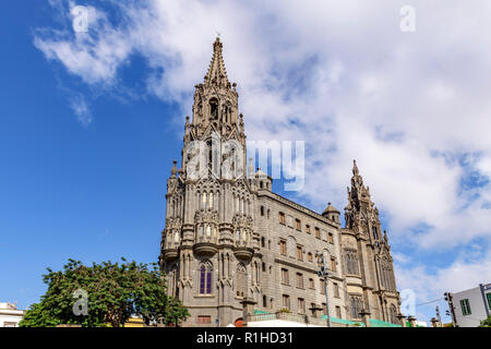 Die gotische Pfarrkirche Turm von San Juan Bautista, Arucas Gran Canaria Stockfoto