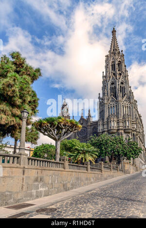 Die gotische Pfarrkirche Turm von San Juan Bautista, Arucas Gran Canaria Stockfoto