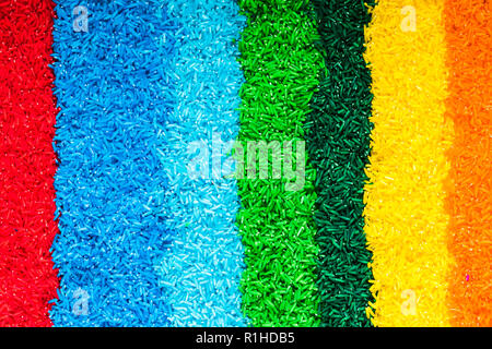 Vertikale Linien mit bunten Reiskorn Stockfoto