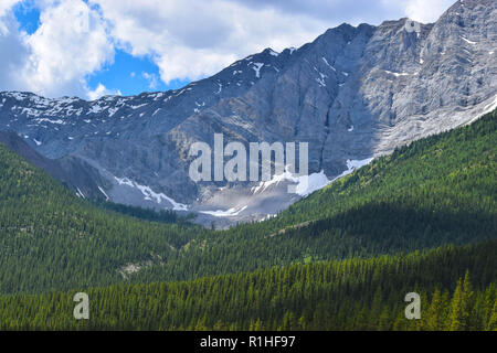 Gipfel, Täler, Wiesen und andere Landschaft in den Rocky Mountains von Kanada Stockfoto
