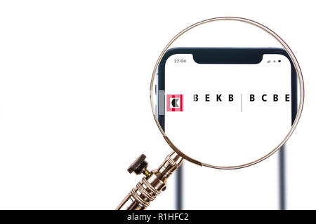 SOLOTHURN, SCHWEIZ - 12. NOVEMBER 2018: BEKB BCBE Logo auf einem modernen Smartphone angezeigt Stockfoto