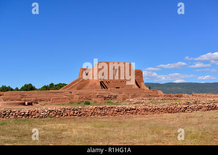 Post Pueblo Revolte (1680) Kirche im Jahre 1717 in einem kleineren Maßstab gebaut, aber gemacht, Pecos National Historical Park, New Jersey, USA Stockfoto