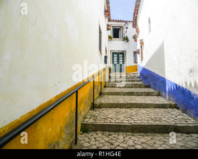 Bunte Straße von Obidos, Portugal Stockfoto