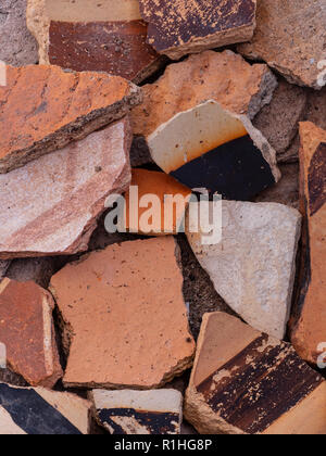 Keramikfragmente, Homolovi II-Seite, Homolovi Ruins State Park, Winslow, Arizona. Stockfoto