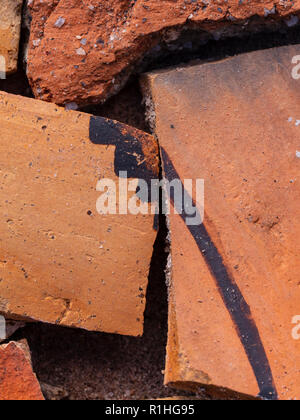 Keramikfragmente, Homolovi II-Seite, Homolovi Ruins State Park, Winslow, Arizona. Stockfoto