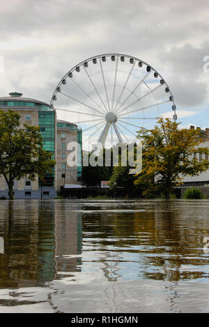 Die Yorkshire Rad über eine stark überfluteten Fluss Ouse in York, North Yorkshire gesehen. Stockfoto