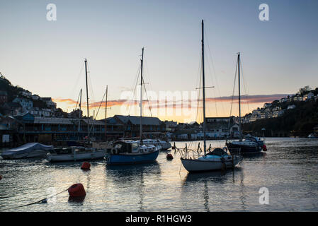 Sonnenaufgang am Fluss Looe, Cornwall, Großbritannien Stockfoto