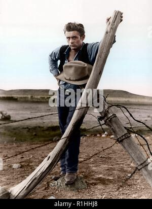 James Dean - giantWarner Bros., 1956. Unter der Regie von George Stevens. Kamera: William C. Mellor. Mit Elizabeth Taylor, Rock Hudson, James Dean, Carroll Baker, Jane Withers, Mercedes McCambridge, Dennis Hopper, Sal Mineo, Rodney Taylor, Judith Evelyn, Earl Holliman, Robert Nichols, Paul Fix, Alexander Scourby, Fran Bennett, Charles Watts, sonst Cardenas, Carolyn Craig, Monte Hale, sheb Wooley, Mary Ann Edwards. Quelle: Hollywood Foto Archiv/MediaPunch Stockfoto