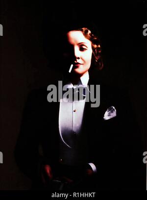 Marokko ist ein 1930er amerikanische Pre-Code romantischen Film unter der Regie von Josef von Sternberg und Hauptdarsteller Gary Cooper, Marlene Dietrich und Adolphe Menjou.[1] Basierend auf dem Roman Amy Jolly von Benno Vigny und von Jules Furthman, den Film angepasst ist über ein Sänger und ein Legionär, der in der Liebe während der Rif Krieg fallen, aber ihre Beziehung ist durch seine womanizing und das Aussehen von einem reichen Mann, der auch in der Liebe mit ihr ist kompliziert. Der Film ist vor allem für die Szene, in der Dietrich führt einen Song in einem Mann Frack gekleidet und küsst eine andere Frau (um die Verlegenheit der letzteren) Stockfoto