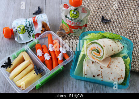 Ein gesundes Halloween Schule Mittagessen mit Buddy Früchte Stockfoto