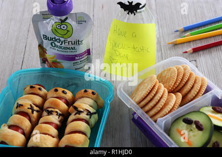 Ein gesundes Halloween Schule Mittagessen mit Buddy Früchte Stockfoto